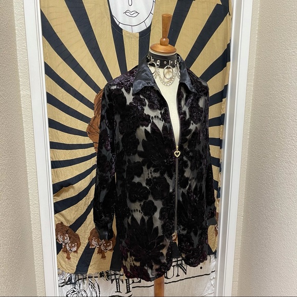 🌈 Gorgeous Velvet Vintage flower jacket - Picture 4 of 12